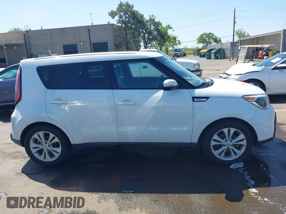 2014 Kia Soul + with VIN KNDJP3A58E7036528, listed as a IAAI auction lot 42014997 with 156,853 mi miles. Bid and sale history available at carsss.com. Image 13.