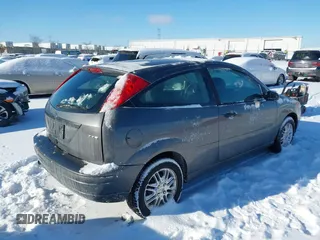 2006 Ford Focus S z VIN 1FAHP31N76W151973, wystawiony jako IAAI lot #41573090 z przebiegiem 211 369 mil mil oraz . Historia ofert i sprzedaży dostępna na DreamBid. Obrazek 4.