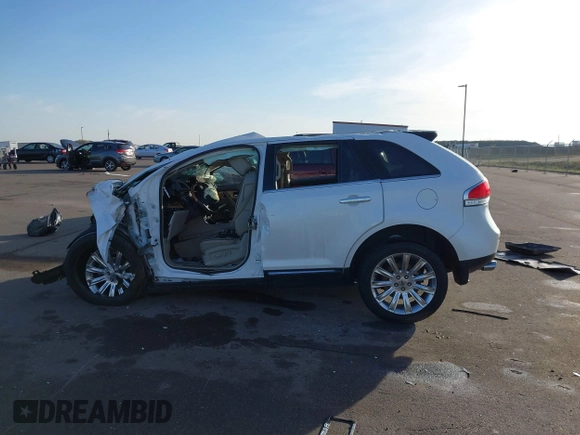 2014 Lincoln MKX with VIN 2LMDJ8JK4EBL10770, listed as a IAAI auction lot 40694091 with 106,354 mi miles. Bid and sale history available at carsss.com. Image 14.