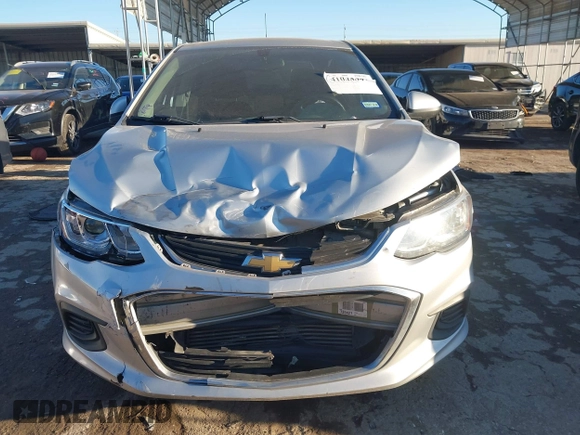 2018 Chevrolet Sonic LT z VIN 1G1JD5SB4J4104210, wystawiony jako IAAI lot #41048847 z przebiegiem 65 583 mil mil oraz . Historia ofert i sprzedaży dostępna na DreamBid. Obrazek 13.