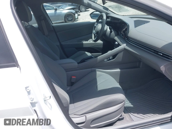2024 Hyundai Elantra SEL с VIN KMHLM4DG0RU672240, выставлен на аукционе IAAI как лот 42190278 с пробегом 28 084 миль миль и . История ставок и продаж доступна на DreamBid. Изображение 5.