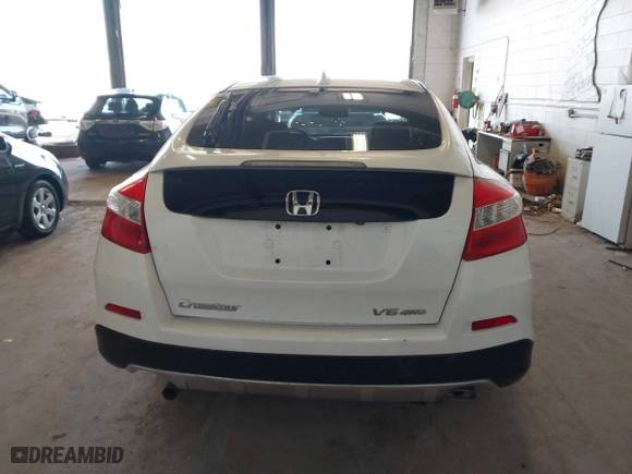 2014 Honda Crosstour EX-L with VIN 5J6TF2H58EL002246, listed as a IAAI auction lot 42086143 with 70,986 mi miles. Bid and sale history available at carsss.com. Image 16.