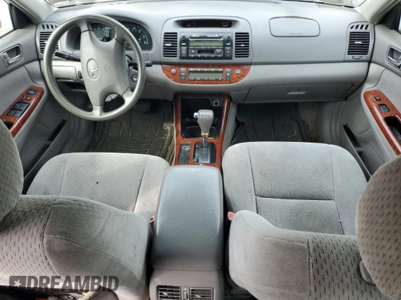 2004 Toyota Camry LE z VIN 4T1BE30K04U301360, wystawiony jako Copart lot #60804115 z przebiegiem 287 009 mil mil oraz Szkoda całkowita • Salvage title. Historia ofert i sprzedaży dostępna na DreamBid. Obrazek 8.
