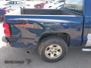 2006 Dodge Dakota SLT with VIN 1D7HW48NX6S708140, listed as a IAAI auction lot 42054527 with 226,944 mi miles and . Bid and sale history available at carsss.com. Image 6.