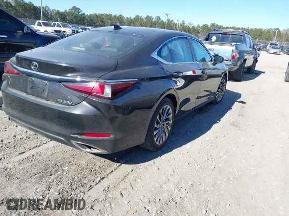 2024 Lexus ES 350 Luxury z VIN 58AEZ1B11RU179019, wystawiony jako IAAI lot #41286693 z przebiegiem 13 704 mil mil oraz . Historia ofert i sprzedaży dostępna na DreamBid. Obrazek 4.