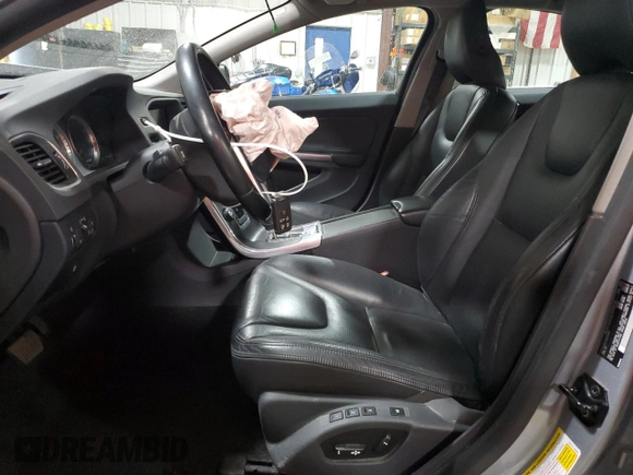 2011 Volvo S60 z VIN YV1902FH3B2016484, wystawiony jako Copart lot #48556415 z przebiegiem 42 003 mil mil oraz Szkoda całkowita • Salvage title. Historia ofert i sprzedaży dostępna na DreamBid. Obrazek 7.