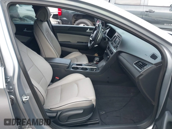 2015 Hyundai Sonata Sport z VIN 5NPE34AB9FH191188, wystawiony jako IAAI lot #42073785 z przebiegiem 92 867 mil mil oraz . Historia ofert i sprzedaży dostępna na DreamBid. Obrazek 5.