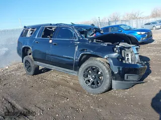 2019 Chevrolet Suburban LT with VIN 1GNSKHKC4KR400321, listed as a IAAI auction lot 41836038 with 1 mi miles. Bid and sale history available at carsss.com. Image 1.