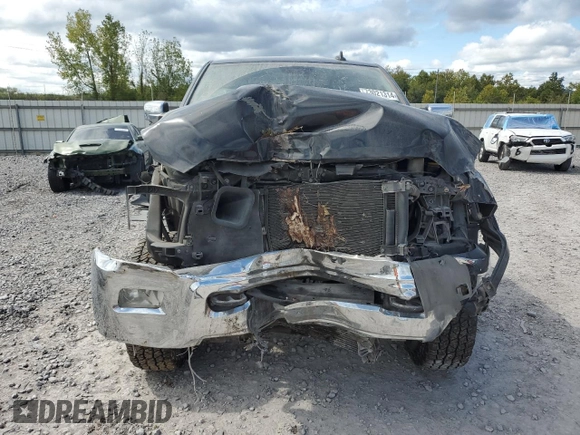 2013 Ram 2500 Laramie z VIN 3C6UR5NL1DG562490, wystawiony jako Copart lot #73021314 z przebiegiem 270 662 mil mil oraz Szkoda całkowita • Salvage title. Historia ofert i sprzedaży dostępna na DreamBid. Obrazek 5.