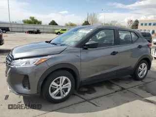 2022 Nissan Kicks S z VIN 3N1CP5BV6NL483232, wystawiony jako Copart lot #54557355 z przebiegiem 31 731 mil mil oraz Szkoda całkowita • Salvage title. Historia ofert i sprzedaży dostępna na DreamBid. Obrazek 1.