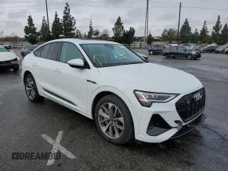 2021 Audi e-tron Sportback Premium Plus z VIN WA12ABGE3MB024414, wystawiony jako Copart lot #69824382 z przebiegiem 24 655 mil mil oraz . Historia ofert i sprzedaży dostępna na DreamBid. Obrazek 4.