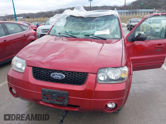 2007 Ford Escape Limited with VIN 1FMCU94147KA24935, listed as a IAAI auction lot 41374921 with 111,512 mi miles. Bid and sale history available at carsss.com. Image 6.