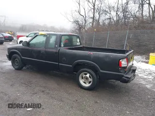 2002 GMC Sonoma SL Fleet with VIN 1GTCS19W128236519, listed as a IAAI auction lot 41577075 with 1 mi miles. Bid and sale history available at carsss.com. Image 3.