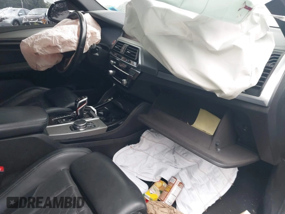 2021 BMW X3 M z VIN 5YMTS0C09M9E42418, wystawiony jako IAAI lot #39904954 z przebiegiem Nie podano mil oraz . Historia ofert i sprzedaży dostępna na DreamBid. Obrazek 5.