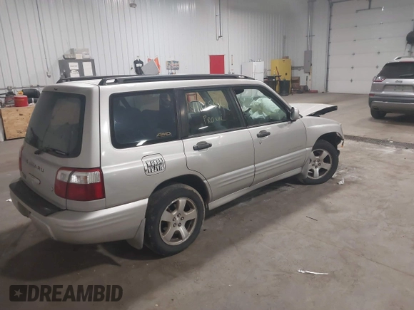 2001 Subaru Forester S w/Premium Pkg with VIN JF1SF65691H751789, listed as a IAAI auction lot 41825686 with 183,790 mi miles. Bid and sale history available at carsss.com. Image 4.