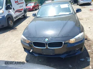 2015 BMW 3 Series 328i xDrive z VIN WBA3B5C52FP653910, wystawiony jako IAAI lot #42563622 z przebiegiem 153 033 mil mil oraz . Historia ofert i sprzedaży dostępna na DreamBid. Obrazek 6.