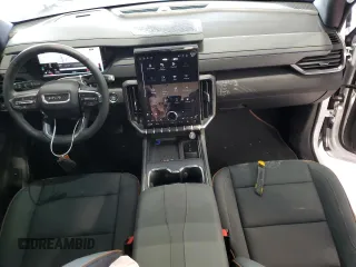 2024 GMC Acadia AWD AT4 z VIN 1GKENPKS6RJ236839, wystawiony jako Copart lot #87510785 z przebiegiem 1 297 mil mil oraz Szkoda całkowita • Salvage title. Historia ofert i sprzedaży dostępna na DreamBid. Obrazek 8.