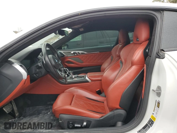 2020 BMW M8 z VIN WBSAE0C09LCD76941, wystawiony jako Copart lot #43378505 z przebiegiem 67 146 mil mil oraz Czysty tytuł • Clean title. Historia ofert i sprzedaży dostępna na DreamBid. Obrazek 7.