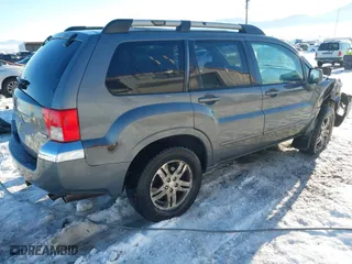 2004 Mitsubishi Endeavor XLS with VIN 4A4MN31S44E064287, listed as a IAAI auction lot 41315892 with 226,820 mi miles. Bid and sale history available at carsss.com. Image 4.