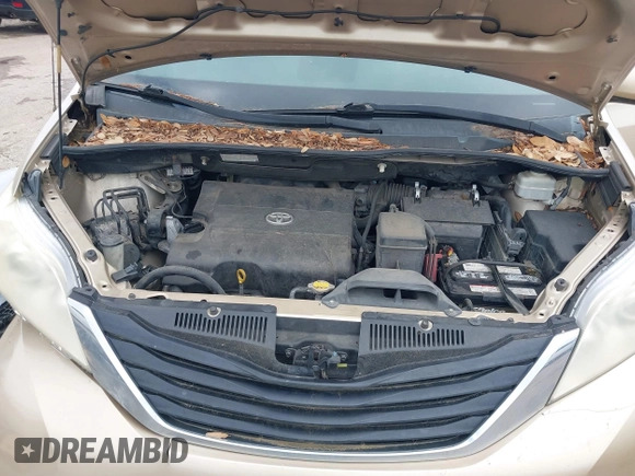 2011 Toyota Sienna LE AAS with VIN 5TDKK3DC4BS037240, listed as a IAAI auction lot 42091924 with 160,748 mi miles. Bid and sale history available at carsss.com. Image 10.