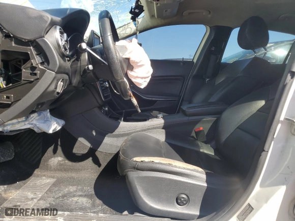 2015 Mercedes-Benz GLA-Class GLA 250 with VIN WDCTG4GB1FJ073401, listed as a Copart auction lot 49040485 with 0 mi miles and Clean Title. Bid and sale history available at carsss.com. Image 7.