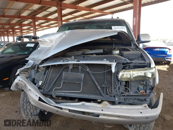 2006 Chevrolet Tahoe Z71 with VIN 1GNEK13T66R165865, listed as a IAAI auction lot 41537414 with 186,752 mi miles. Bid and sale history available at carsss.com. Image 6.