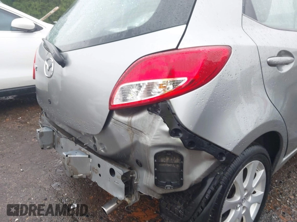 2011 Mazda 2 Sport with VIN JM1DE1HY1B0127409, listed as a IAAI auction lot 42015727 with 154,385 mi miles. Bid and sale history available at carsss.com. Image 15.