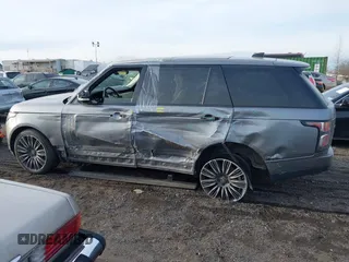 2020 Land Rover Range Rover Autobiography с VIN SALGV5SE8LA598884, выставлен на аукционе IAAI как лот 41687574 с пробегом 80 532 миль миль и . История ставок и продаж доступна на DreamBid. Изображение 14.