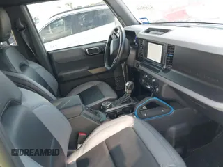 2022 Ford Bronco z VIN 1FMEE5BP3NLA74562, wystawiony jako IAAI lot #42338666 z przebiegiem 20 743 mil mil oraz . Historia ofert i sprzedaży dostępna na DreamBid. Obrazek 5.
