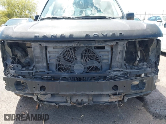 2005 Land Rover Range Rover z VIN SALMF11445A197370, wystawiony jako IAAI lot #42129179 z przebiegiem Nie podano mil oraz . Historia ofert i sprzedaży dostępna na DreamBid. Obrazek 6.
