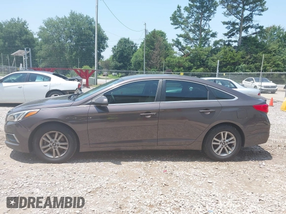 2016 Hyundai Sonata SE z VIN 5NPE24AF6GH276416, wystawiony jako IAAI lot #42483029 z przebiegiem 91 631 mil mil oraz . Historia ofert i sprzedaży dostępna na DreamBid. Obrazek 14.