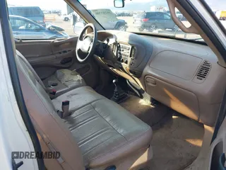 1997 Ford F-150 XL with VIN 1FTDX18W2VNB49600, listed as a IAAI auction lot 40811819 with 252,726 mi miles and . Bid and sale history available at DreamBid. Image 5.