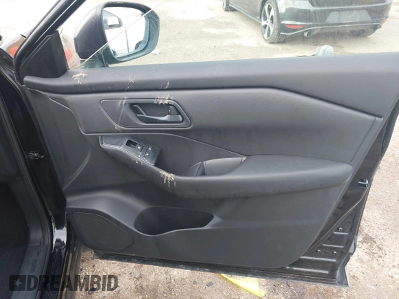 2024 Nissan Rogue S z VIN 5N1BT3AA7RC728592, wystawiony jako IAAI lot #42117877 z przebiegiem 25 299 mil mil oraz . Historia ofert i sprzedaży dostępna na DreamBid. Obrazek 5.