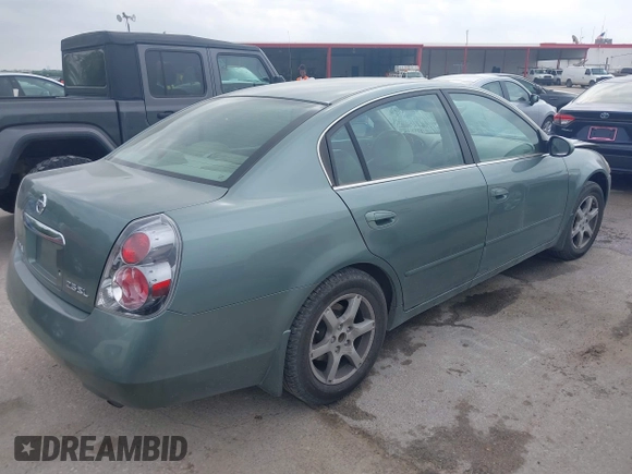 2005 Nissan Altima 2.5 S with VIN 1N4AL11D05N404581, listed as a IAAI auction lot 42073642 with 92,918 mi miles. Bid and sale history available at carsss.com. Image 4.