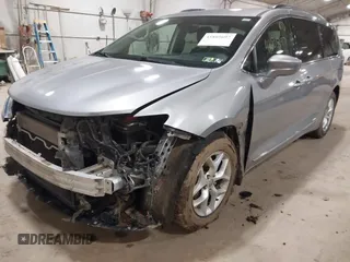 2017 Chrysler Pacifica Touring L with VIN 2C4RC1BG7HR831320, listed as a IAAI auction lot 41805697 with 137,743 mi miles and . Bid and sale history available at DreamBid. Image 17.
