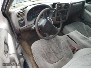 2000 GMC Sonoma SLS w/1SR Pkg with VIN 1GTCS1954Y8277047, listed as a Copart auction lot 52088095 with 163,247 mi miles and Salvage Title. Bid and sale history available at carsss.com. Image 8.