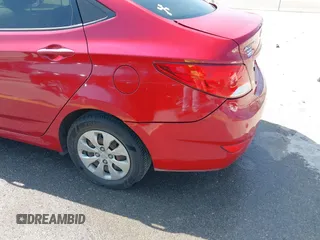2016 Hyundai Accent SE z VIN KMHCT4AE4GU164307, wystawiony jako IAAI lot #42290071 z przebiegiem 126 426 mil mil oraz . Historia ofert i sprzedaży dostępna na DreamBid. Obrazek 13.