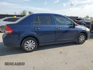 2009 Nissan Versa 1.6 z VIN 3N1CC11E49L476159, wystawiony jako Copart lot #53792025 z przebiegiem 242 459 mil mil oraz Szkoda całkowita • Salvage title. Historia ofert i sprzedaży dostępna na DreamBid. Obrazek 3.