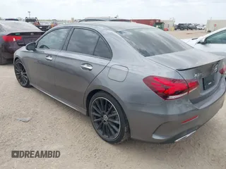 2020 Mercedes-Benz A 220 z VIN W1K3G4EBXLJ231762, wystawiony jako IAAI lot #42010712 z przebiegiem 44 325 mil mil oraz . Historia ofert i sprzedaży dostępna na DreamBid. Obrazek 3.