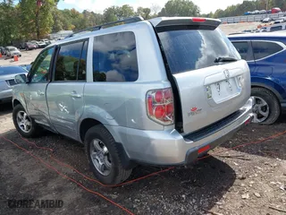 2008 Honda Pilot SE with VIN 5FNYF28338B030585, listed as a IAAI auction lot 40740293 with 210,626 mi miles. Bid and sale history available at carsss.com. Image 3.