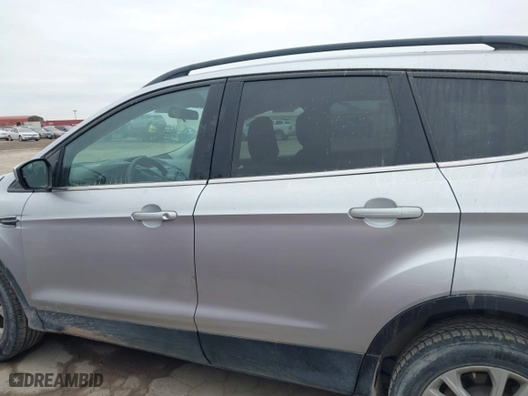 2018 Ford Escape SE with VIN 1FMCU0GD7JUB75362, listed as a IAAI auction lot 41320189 with 67,194 mi miles. Bid and sale history available at carsss.com. Image 15.