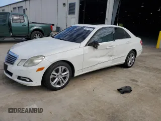 2010 Mercedes-Benz E 350 Luxury z VIN WDDHF8HB3AA147100, wystawiony jako Copart lot #55555295 z przebiegiem 165 873 mil mil oraz Szkoda całkowita • Salvage title. Historia ofert i sprzedaży dostępna na DreamBid. Obrazek 1.