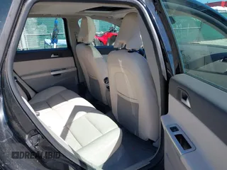 2011 Volvo V50 with VIN YV1672MW0B2612250, listed as a IAAI auction lot 41781498 with 106 mi miles. Bid and sale history available at carsss.com. Image 8.