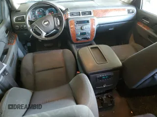 2010 Chevrolet Suburban LS z VIN 1GNUKHE37AR172317, wystawiony jako Copart lot #58264205 z przebiegiem 171 390 mil mil oraz Czysty tytuł • Clean title. Historia ofert i sprzedaży dostępna na DreamBid. Obrazek 8.