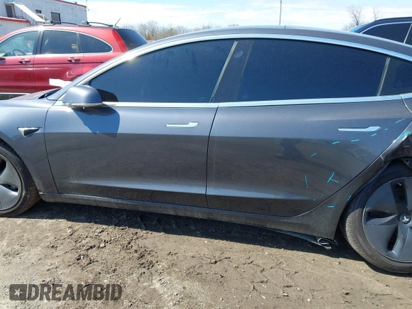 2018 Tesla Model 3 Long Range Battery z VIN 5YJ3E1EB1JF093175, wystawiony jako IAAI lot #41766128 z przebiegiem Nie podano mil oraz . Historia ofert i sprzedaży dostępna na DreamBid. Obrazek 13.