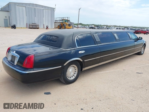 2000 Lincoln Town Car Executive with VIN 1L1FM81W7YY853277, listed as a IAAI auction lot 42533017 with 182,410 mi miles and . Bid and sale history available at DreamBid. Image 4.