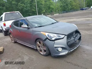 2013 Hyundai Veloster Turbo z VIN KMHTC6AE7DU141885, wystawiony jako IAAI lot #42306464 z przebiegiem 200 000 mil mil oraz . Historia ofert i sprzedaży dostępna na DreamBid. Obrazek 1.