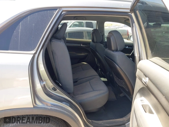 2013 Kia Sorento LX with VIN 5XYKTDA20DG346430, listed as a IAAI auction lot 42180778 with 166,275 mi miles. Bid and sale history available at carsss.com. Image 8.