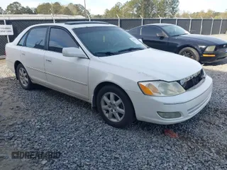 2002 Toyota Avalon XL with VIN 4T1BF28B32U266015, listed as a IAAI auction lot 41907532 with 347,005 mi miles. Bid and sale history available at carsss.com. Image 1.