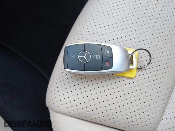 2021 Mercedes-Benz C 300 z VIN W1KWF8EB5MR605575, wystawiony jako IAAI lot #41042025 z przebiegiem 25 639 mil mil oraz . Historia ofert i sprzedaży dostępna na DreamBid. Obrazek 11.